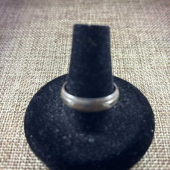 MENS BAND RING - Picture 3 of 3